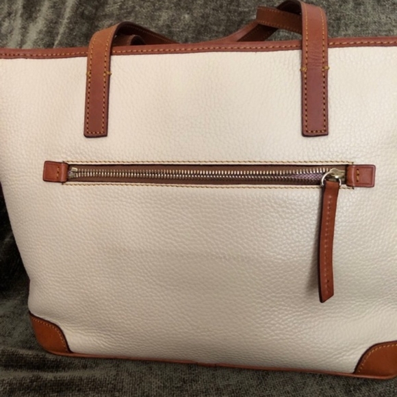 Dooney & Bourke - Picture 3 of 4